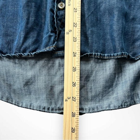 BELLA DAHL Women's Shirt Tail Button Down Chambray Denim Shirt Size Small | EUC - Picture 8 of 8